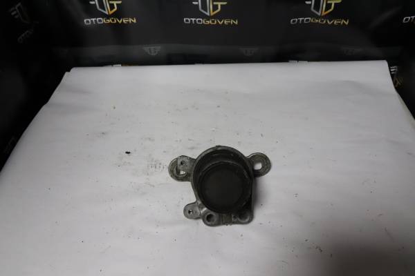 FORD CUSTOM 320 L DELUXE ÇIKMA PARÇA  TRAVEZ KULAĞI